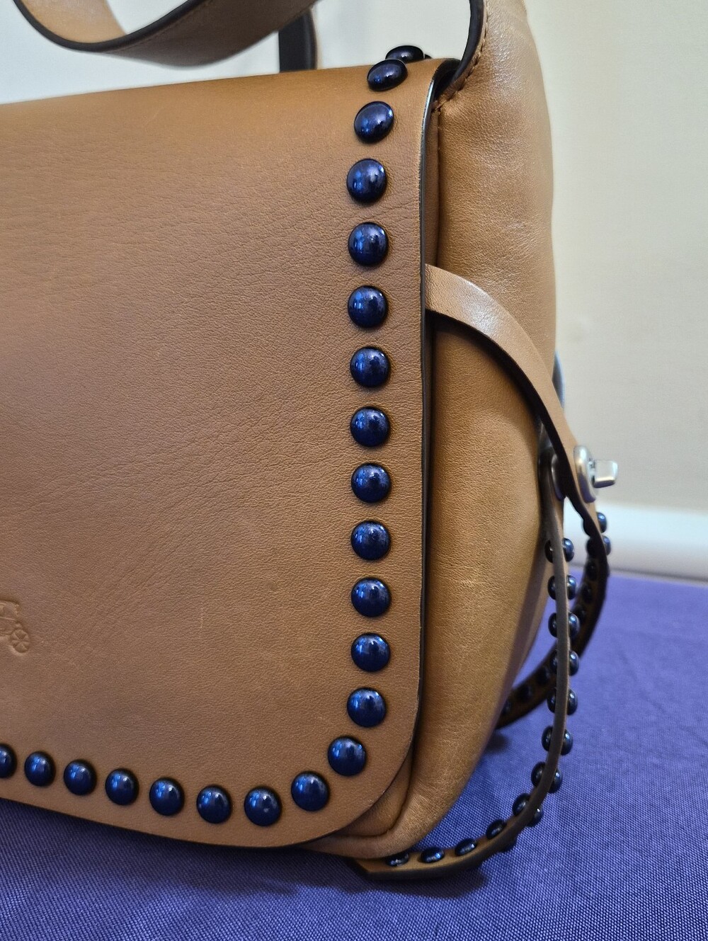 Coach Studded Messenger / Crossbody Bag ๐ค๐ - Picture 2 of 11